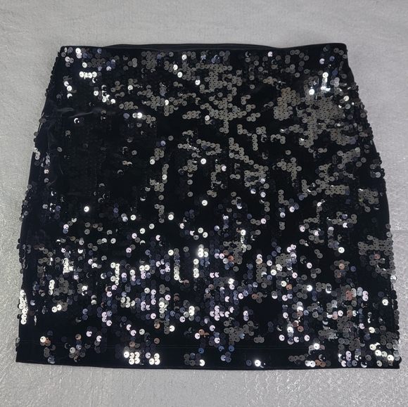 Express Black Sequin Mini Skirt Stretchy elastic waist Comfortable Size Medium - Picture 4 of 6